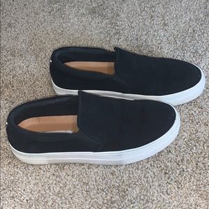 Steve Madden slip ons black